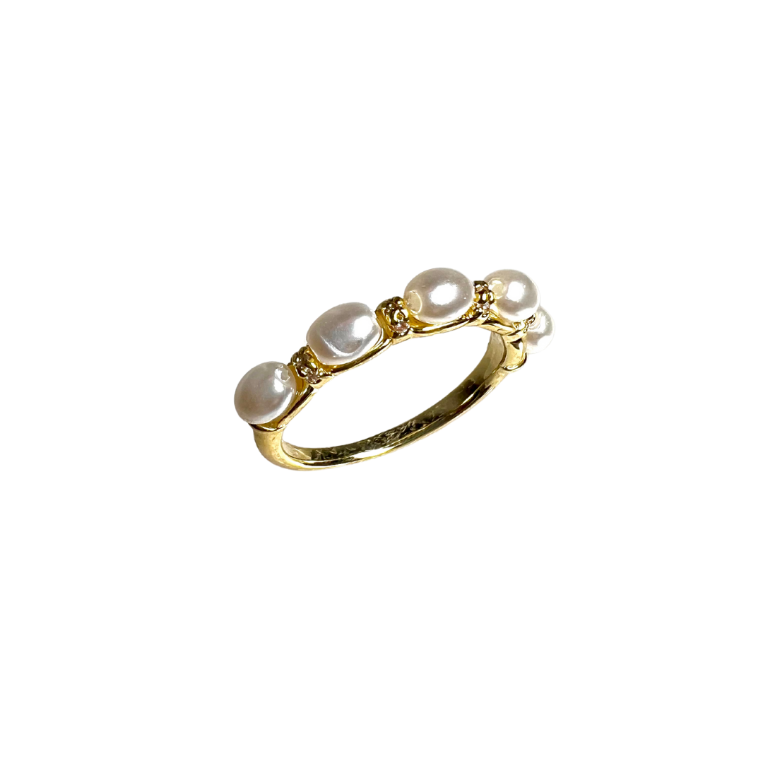 Oval Pearl Ring