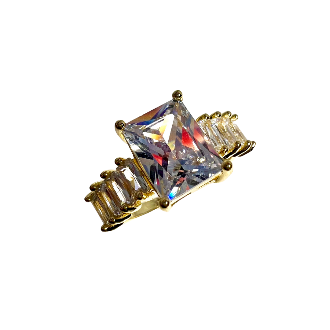 Retangular Gem Gold Ring